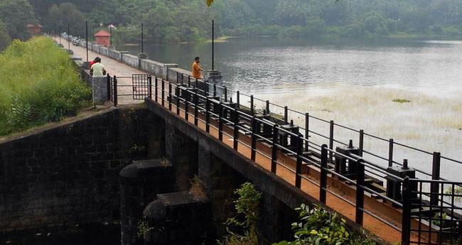 പൂ​മ​ല ഡാ​മിന്‍റെ ഷ​ട്ട​റു​ക​ള്‍ തു​റ​ന്നു; കു​ണ്ട​ളയ്ക്ക് റെ​ഡ് അ​ല​ര്‍​ട്ട്