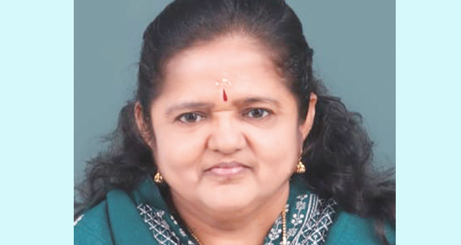 നാ​ളെ വി​ര​മി​ക്കാ​നി​രി​ക്കേ എം​പ്ലോ​യ്മെ​ന്‍റ് ഓ​ഫീ​സ​ർ ബ​സി​ടി​ച്ചുമ​രി​ച്ചു