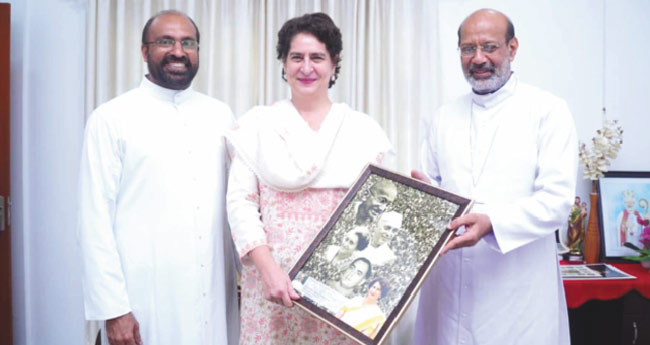 താ​മ​ര​ശേ​രി ബി​ഷ​പ്പി​നെ സ​ന്ദ​ർ​ശി​ച്ച് പ്രി​യ​ങ്ക ഗാ​ന്ധി