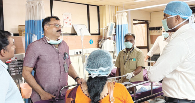 കടിച്ചെടുത്തുകൊണ്ടുപോയ പുലിയുടെ പിന്നാലെ  പാഞ്ഞ് മകനെ രക്ഷപ്പെടുത്തി പിതാവ്