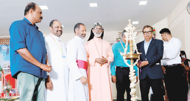 പു​​ലി​​യൂ​​ര്‍ മാ​​ര്‍ ഈ​​വാ​​നി​​യോ​​സ് ലോ ​​കോ​​ള​​ജി​​ല്‍ അ​​ധ്യ​​യ​​നവ​​ര്‍​ഷ​​ ഉ​​ദ്ഘാ​​ട​​നം