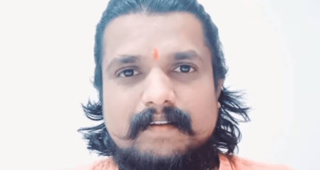 പു​നീ​ത് കെ​രേ​ഹ​ള്ളി​യെ  ക​രു​ത​ല്‍ ത​ട​ങ്ക​ലി​ലാ​ക്കി പോ​ലീ​സ്