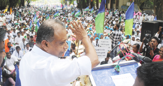 സം​വ​ര​ണ​ത്തി​ന് മേ​ൽ​ത്ത​ട്ട് പ​രി​ധി; കോ​​​ടതി ഉ​​​ത്ത​​​ര​​​വ് മ​​​റി​​​ക​​​ട​​​ക്കാ​​​ൻ നി​​​യ​​​മ​​​നി​​​ർ​​​മാ​​​ണം ന​​​ട​​​ത്ത​​​ണം: പു​​​ന്ന​​​ല ശ്രീ​​​കു​​​മാ​​​ർ