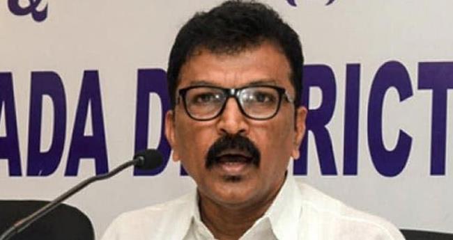 എ​ഐ​സി​സി സെ​ക്ര​ട്ട​റി പി.​വി. മോ​ഹ​ന് വാ​ഹ​നാ​പ​ക​ട​ത്തി​ൽ പ​രി​ക്ക്