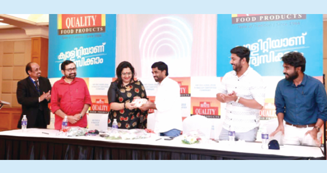 ക്വാ​ളി​റ്റി ഗു​ണ്ടൂ​ര്‍  മു​ളു​കു​പൊ​ടി വി​പ​ണി​യി​ൽ