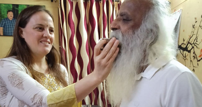 ഇ​സ്രേ​ലി യു​വ​തി വെ​ട്ടേ​റ്റു മ​രി​ച്ചു