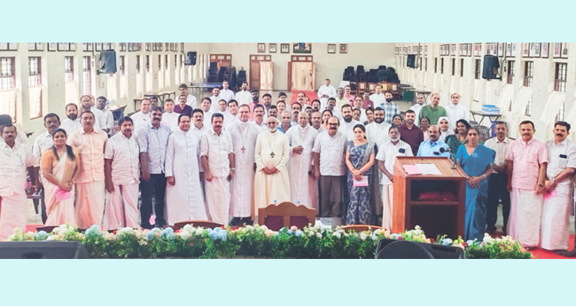 ഒ​ന്നി​ച്ചു നി​ൽ​ക്കാ​ൻ ക​ഴി​യു​മ്പോ​ഴാ​ണ് സ​മു​ദാ​യം ശ​ക്ത​മാ​കു​ന്ന​ത്: മാ​ർ റാ​ഫേ​ൽ ത​ട്ടി​ൽ