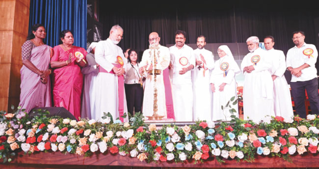 സഭ നല്‍കുന്ന കരുതല്‍ വിശ്വാസത്തിന്‍റെ   ഭാഗം: മാര്‍ റാഫേല്‍ തട്ടില്‍