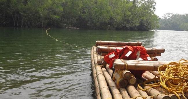 ച​ങ്ങാ​ട​ത്തി​ന്‍റെ ക​യ​ർ പൊ​ട്ടി; ആ​ദി​വാ​സി​ക​ൾ ഒ​ഴു​ക്കി​ൽ​പ്പെ​ട്ടു