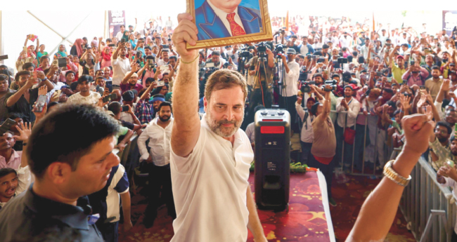 പോലീസ് തടഞ്ഞിട്ടും  അംബേദ്കർ ഹോസ്റ്റലിലെത്തി പ്രസംഗിച്ച് രാഹുൽ