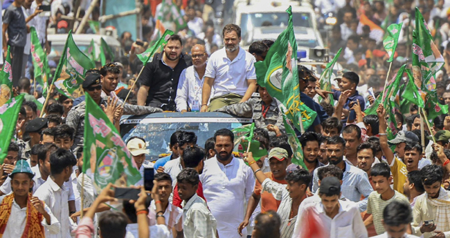വോട്ടർ അധികാർ യാത്ര; രാ​​​​ഹു​​​​ലി​​​​ന്‍റെ വാ​​​​ഹ​​​​നം ത​​​​ട്ടി കോ​​​​ൺ​​​​സ്റ്റ​​​​ബി​​​​ളി​​​​നു പ​​​​രി​​​​ക്ക്