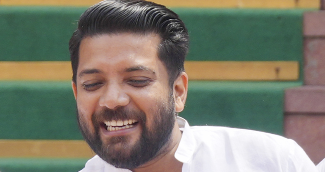 ഷാ​ഫി പ​റ​ന്പി​ലി​നോ​ട് ചോ​ദ്യ​ങ്ങ​ളു​മാ​യി ഡോ.​പി. സ​രി​ൻ