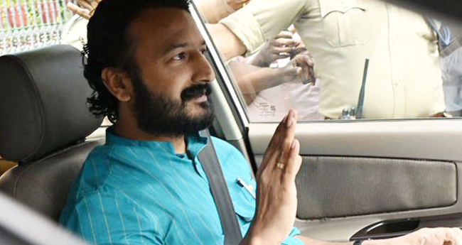 അ​നി​ശ്ചി​ത​ത്വ​ങ്ങ​ൾ​ക്കൊ​ടു​വി​ൽ  രാ​ഹു​ൽ മാങ്കൂട്ടത്തിൽ നി​യ​മ​സ​ഭ​യി​ൽ