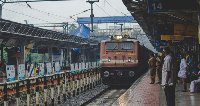രാ​​​​​ത്രി പ​​​​​ത്തി​​​​​നു​​​​​ശേ​​​​​ഷം ഉച്ചത്തിൽ സംസാരവും പാട്ടും വേണ്ട;  രാ​ത്രിയാ​ത്ര​യ്ക്ക് പു​തി​യ ​നി​ർ​ദേ​ശ​ങ്ങളുമായി റെയിൽവേ