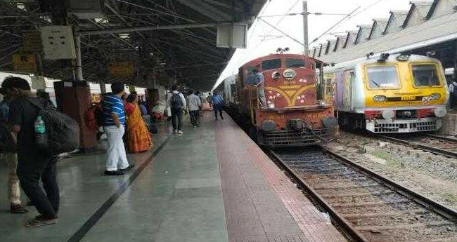 സ​മ​യ​ത്തോ​ടൊ​പ്പം താ​പ​നി​ല​യ​ട​ക്കം അ​റി​യാം; 1337 റെ​​​യി​​​ൽ​​​വേ സ്റ്റേ​ഷ​നു​ക​ളി​ൽ ഡി​ജി​റ്റ​ൽ ക്ലോ​ക്കു​ക​ൾ