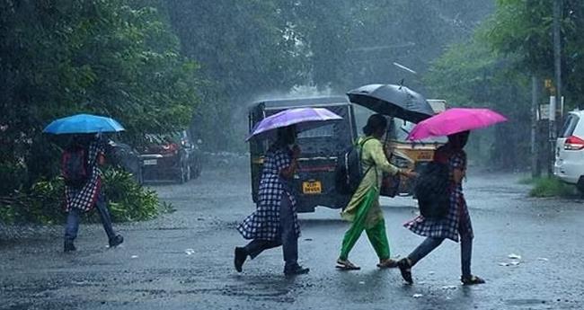 ശ​ക്ത​മാ​യ മ​ഴ തു​ട​രും; ഇ​ന്ന് ആ​റ് ജി​ല്ല​ക​ളി​ൽ യെ​ല്ലോ അ​ല​ർ​ട്ട്