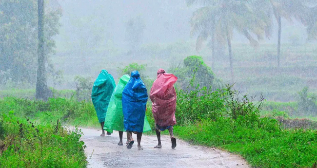 അ​തി​തീ​വ്ര മ​ഴ​യ്ക്കു സാ​ധ്യ​ത;  അ​ഞ്ച് ജി​ല്ല​ക​ളി​ൽ റെ​ഡ് അ​ല​ർ​ട്ട്