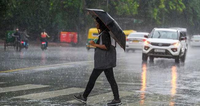 ഇ​ന്നും ക​ന​ത്ത മ​ഴ പെ​യ്യും; അ​ഞ്ച് ജി​ല്ല​ക​ളി​ൽ യെ​ല്ലോ അ​ല​ർ​ട്ട്