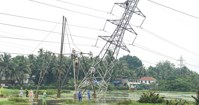 കാ​ല​വ​ർ​ഷ​മെ​ത്തി; അ​തി​തീ​വ്ര മ​ഴ തു​ട​രും