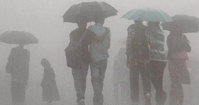 സം​സ്ഥാ​ന​ത്ത് അ​തി​തീ​വ്ര മ​ഴ തു​ട​രും; ആ​റ് ജി​ല്ല​ക​ളി​ലെ വി​ദ്യാ​ഭ്യാ​സ സ്ഥാ​പ​ന​ങ്ങ​ൾ​ക്ക് ഇ​ന്ന് അ​വ​ധി