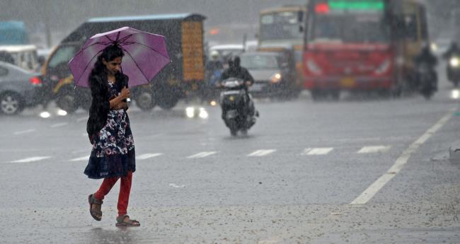 നാ​ല് ദി​വ​സം വ്യാ​പ​ക മ​ഴ​യ്ക്ക് സാ​ധ്യ​ത