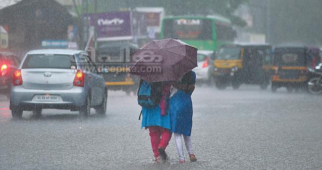 ക​ന​ത്ത മ​ഴ​യ്ക്ക് സാ​ധ്യ​ത; ര​ണ്ട് ജി​ല്ല​ക​ളി​ല്‍ മ​ഞ്ഞ അ​ല​ര്‍​ട്ട്