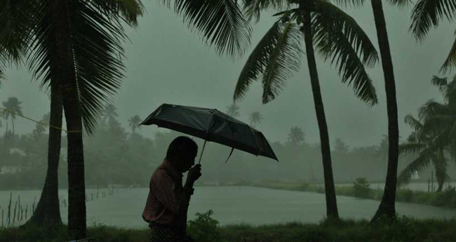 ന്യൂനമർദം ചൊവ്വാഴ്ച രൂപപ്പെടും; ശക്തമായ  മഴ തുടരും