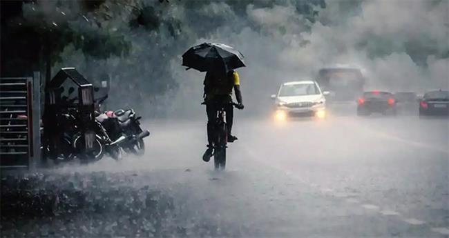 മ​ഴ മു​ന്ന​റി​യി​പ്പി​ൽ മാ​റ്റം; ഇ​ന്ന് നാ​ല് ജി​ല്ല​ക​ളി​ൽ റെ​ഡ് അ​ല​ർ​ട്ട്, അ​തി​തീ​വ്ര മ​ഴ​യ്ക്ക് സാ​ധ്യ​ത