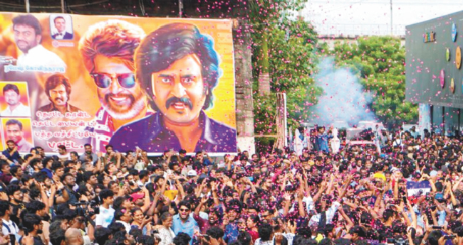 ആരാധകരെ ഇളക്കിമറിച്ച്  ‘കൂലി’ തിയേറ്ററുകളിൽ