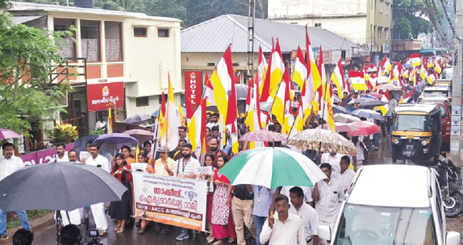 ക്രൈസ്തവർക്കെതിരേയുള്ള ഗൂഢനീക്കങ്ങൾ: താക്കീതായി  ഐ​ക്യ​ദാ​ർ​ഢ്യ റാ​ലി