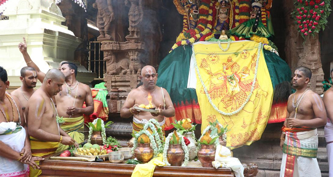 രാമനവമി ആഘോഷിച്ച് ഹൈന്ദവസമൂഹം; അയോധ്യയിൽ സൂര്യതിലക്