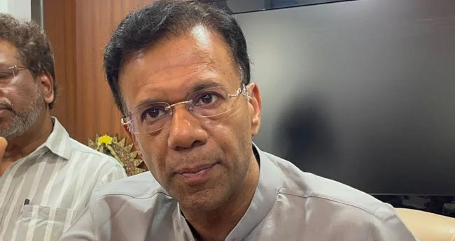 ചീ​ഫ് മെ​ഡി​ക്ക​ല്‍ ഓ​ഫീ​സ​റെ പ​ര​സ്യ​മാ​യി ശ​കാ​രി​ച്ച സം​ഭ​വം: ഗോവ ആരോഗ്യമന്ത്രി മാപ്പുപറഞ്ഞു
