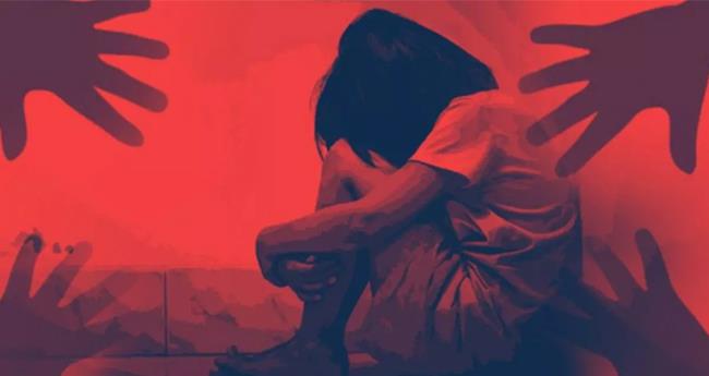 കൊ​ച്ചി​യി​ല്‍ ഒ​ന്‍​പ​താം ക്ലാ​സു​കാ​ര​ന്‍ സ​ഹോ​ദ​രി​യെ പീ​ഡി​പ്പി​ച്ചു; ല​ഹ​രി​ക്ക് അ​ടി​മ​യെ​ന്ന് സൂ​ച​ന