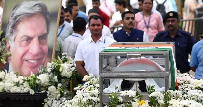 ര​ത്ത​ന്‍ ടാ​റ്റ​യ്ക്ക് രാ​ജ്യം വി​ട ന​ല്‍​കി
