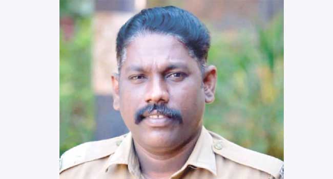 പോലീസ് ഉദ്യോഗസ്ഥനെ  തൂങ്ങി മരിച്ചനിലയിൽ കണ്ടെത്തി