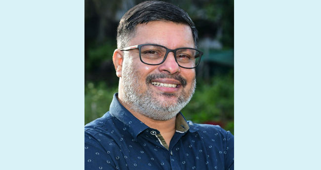 മു​ഖ്യ​മ​ന്ത്രി​യു​ടെ അ​ഡീ. പ്രൈ​വ​റ്റ്  സെ​ക്ര​ട്ട​റി​യു​ടെ പി​എ​ച്ച്ഡി: കേ​ന്ദ്ര  വി​വ​രാ​വ​കാ​ശ ഓഫീസർക്കെതിരേ നടപടി