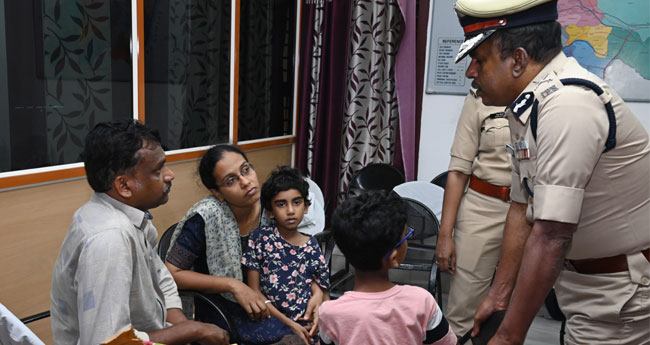 റെ​​​​ജി ജോ​​​​ണി​​​​ന്‍റെ ഇ​​​​ട​​​​പാ​​​​ടു​​​​ക​​​​ൾ പ​​​​രി​​​​ശോ​​​​ധി​​​​ക്കു​​​​ന്നു