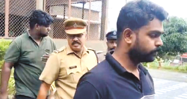 ആ​ദി​വാ​സി യു​വാ​വി​നു മ​ർ​ദ​നം: ര​ണ്ടു​പേ​ർ റി​മാ​ൻ​ഡി​ൽ