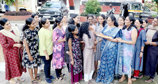 ഹ​​​യ​​​ർ​​​ സെ​​​ക്ക​​​ൻ​​​ഡ​​​റി​​​യി​​​ൽ 77.81 ശ​​​ത​​​മാ​​​ന​​​വും വൊ​​​ക്കേ​​​ഷ​​​ണ​​​ൽ ഹ​​​യ​​​ർ​​​സെ​​​ക്ക​​​ൻ​​​ഡ​​​റി​​​യി​​​ൽ 70.06 ശ​​​ത​​​മാ​​​ന​​​വും വിജയം