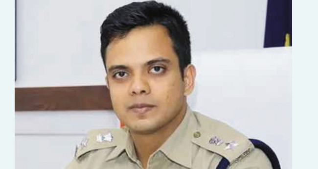 തൃ​ശൂ​ർ സി​റ്റി പോ​ലീ​സ് ക​മ്മീ​ഷ​ണ​ര്‍  അ​ങ്കി​ത് അ​ശോ​ക​നെ സ്ഥ​ലം​മാ​റ്റി