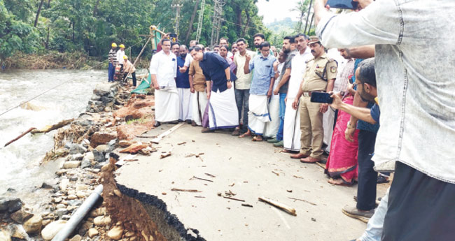 വിലങ്ങാട് ഉ​രു​ൾ​പൊ​ട്ട​ലി​ന്‍റെ വ്യാ​പ്തി വ്യക്തമായിട്ടില്ല;  പുനരധിവാസ പദ്ധതി തയാറാക്കും: മ​ന്ത്രി റിയാസ്