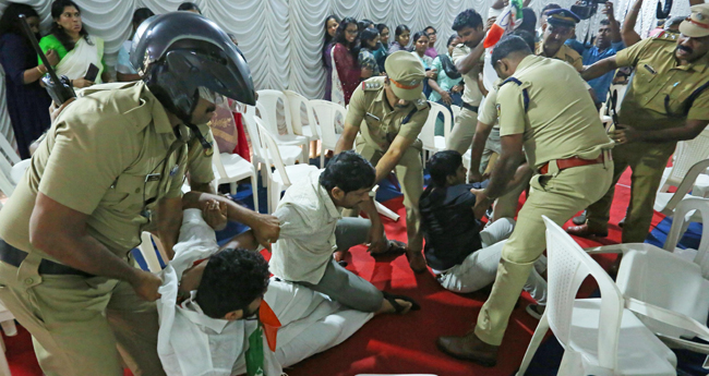 മ​ന്ത്രി റോ​ഷി​ക്കെ​തി​രേ യൂ​ത്ത് കോ​ൺ​ഗ്ര​സ്‌  പ്ര​തി​ഷേ​ധം