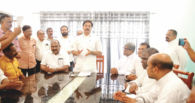 ചെ​ല്ലാ​നം ക​ട​ല്‍ഭി​ത്തി  സ​മ​യ​ബ​ന്ധി​ത​മാ​യി പൂ​ര്‍​ത്തി​യാ​ക്കും: മ​ന്ത്രി റോ​ഷി അ​ഗ​സ്റ്റി​ന്‍