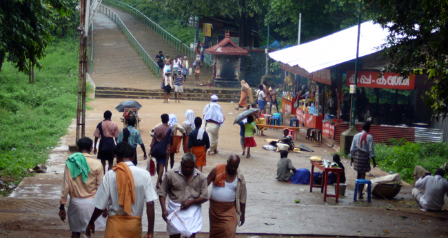 പിതാവിനൊപ്പമെത്തിയ 12 വയസുകാരിയെ പന്പയിൽ പോലീസ് തടഞ്ഞു