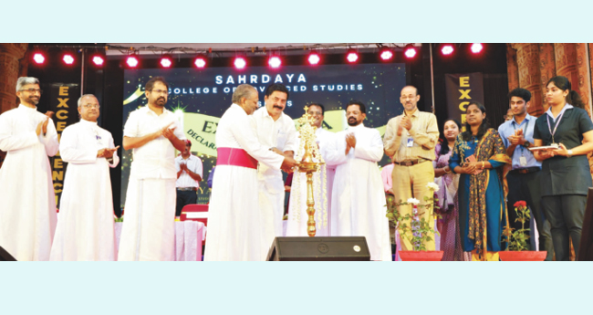 സ​ഹൃ​ദ​യ കോ​ള​ജ് ഓ​ഫ് അ​ഡ്വാ​ന്‍​സ് സ്റ്റ​ഡീ​സി​നെ ഓ​ട്ടോ​ണ​മ​സ് സ്ഥാ​പ​ന​മാ​യി പ്ര​ഖ്യാ​പി​ച്ചു