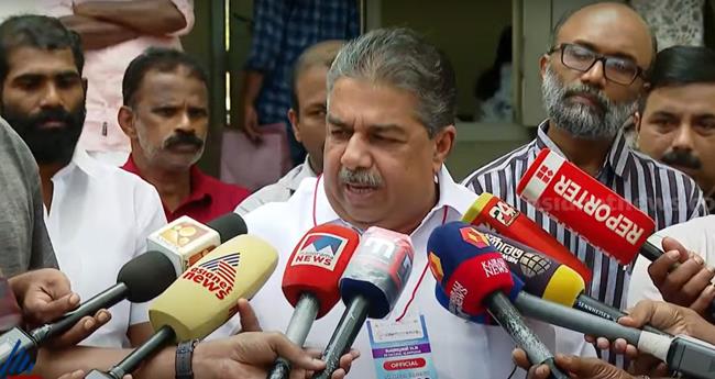 നി​ർ​മാ​താ​ക്ക​ൾ ത​മ്മി​ലെ പ്ര​ശ്ന​ങ്ങ​ൾ അ​വ​ർ​ത​ന്നെ പ​റ​ഞ്ഞു തീ​ർ​ക്ക​ട്ടെ: മ​ന്ത്രി സ​ജി ചെ​റി​യാ​ൻ