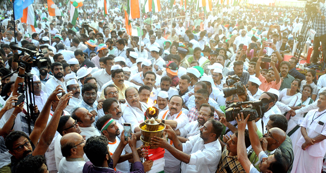 ആ​വേ​ശ​ത്തി​ര​യിൽ സ​മ​രാ​ഗ്നി​ക്ക് സ​മാ​പ​നം