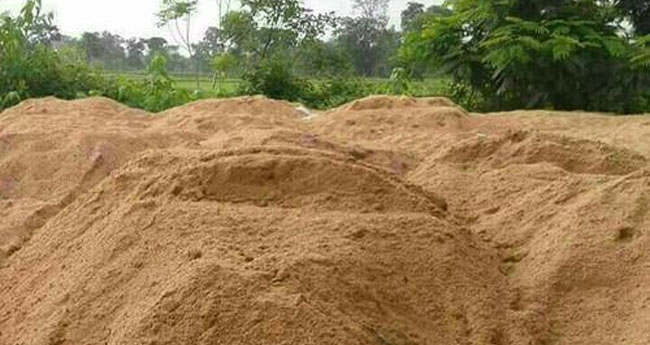ന​ദി​ക​ളി​ലെ മ​ണ​ൽ​വാ​ര​ൽ: നി​യ​മ  ഭേ​ദ​ഗ​തി​ക്കാ​യി ക​മ്മി​റ്റി​യെ നി​യോ​ഗി​ച്ചു
