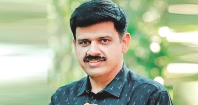 മ​ല​പ്പു​റ​ത്തെ ബി​ജെ​പി നേ​താ​വ് തൃ​ശൂ​രി​ൽ വോ​ട്ട് ചെ​യ്തെ​ന്ന് സ​ന്ദീ​പ് വാ​ര്യ​ർ