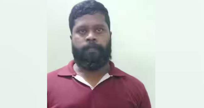 ക​രു​നാ​ഗ​പ്പ​ള്ളി​യി​ൽ യു​വാ​വി​നെ വീ​ട്ടി​ൽ​ക​യ​റി വെ​ട്ടി​ക്കൊ​ന്നു